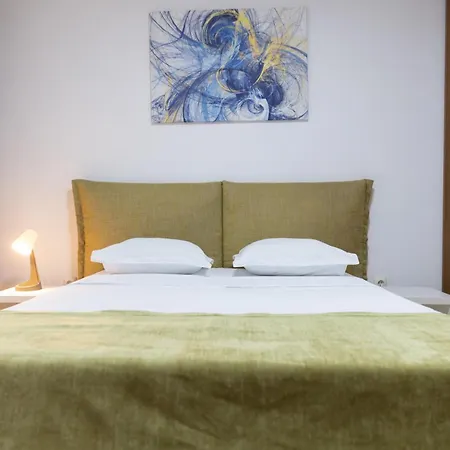 Old Town Central Oasis - Secured Parking Nearby - Self Check In - Metro Station At 1Min-3